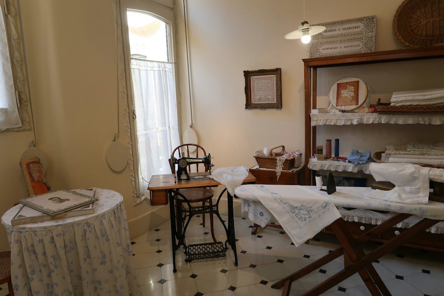 sewing machine craft table